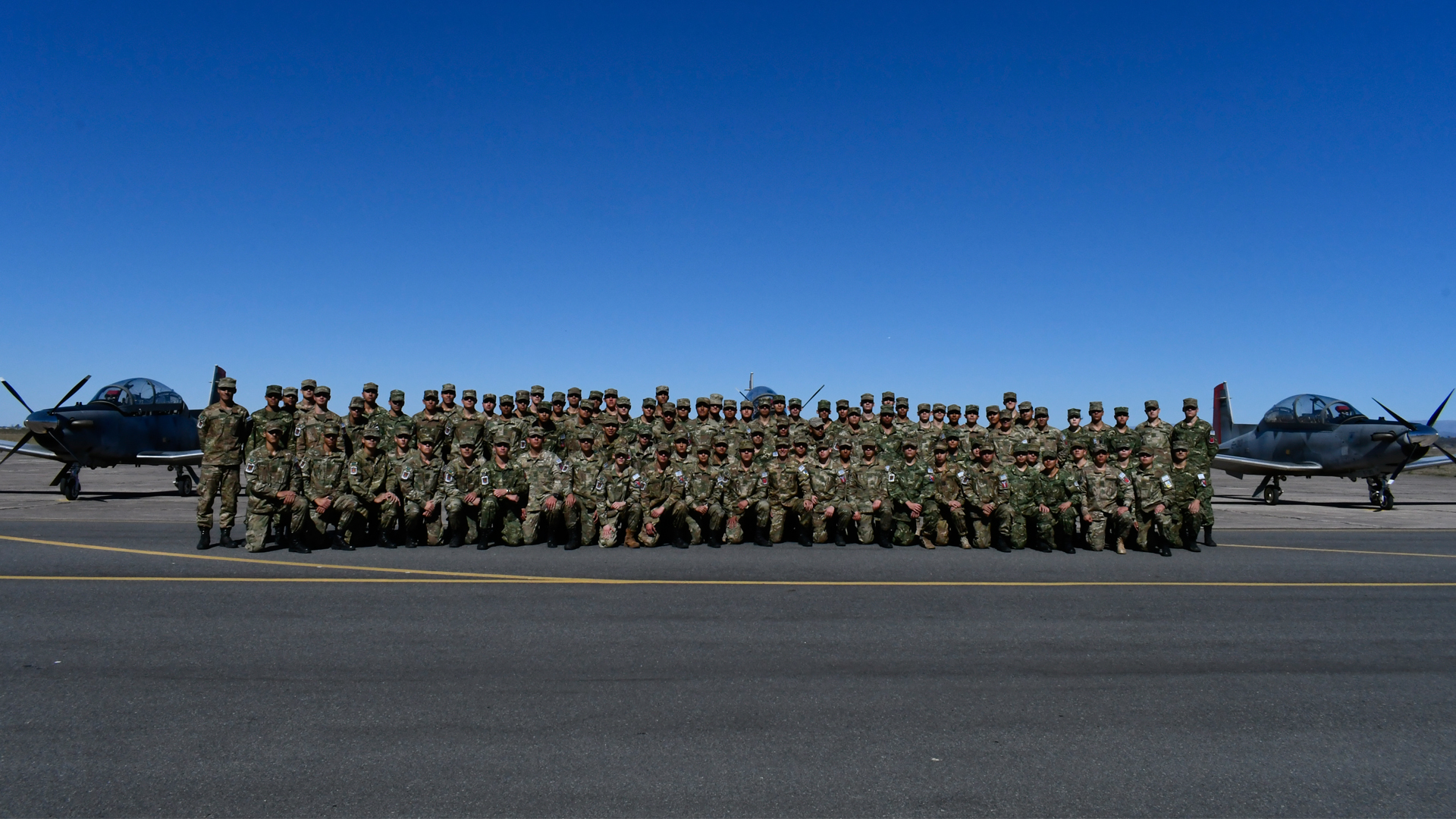 Vuelo de Bautismo de los Cadetes de I año de la Escuela de Aviación Militar